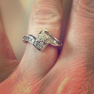 Size 6 ring. Real diamonds but no papers to prove